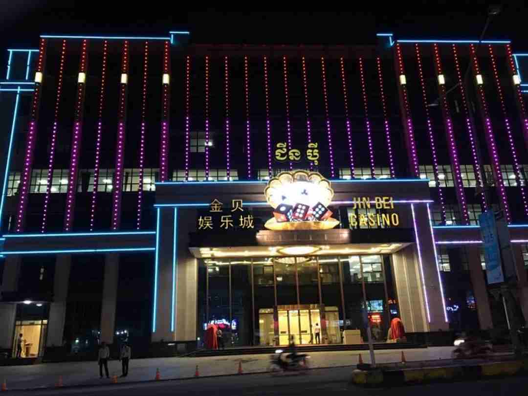 JinBei Casino & Hotel sảnh chính của sòng bài về đêm